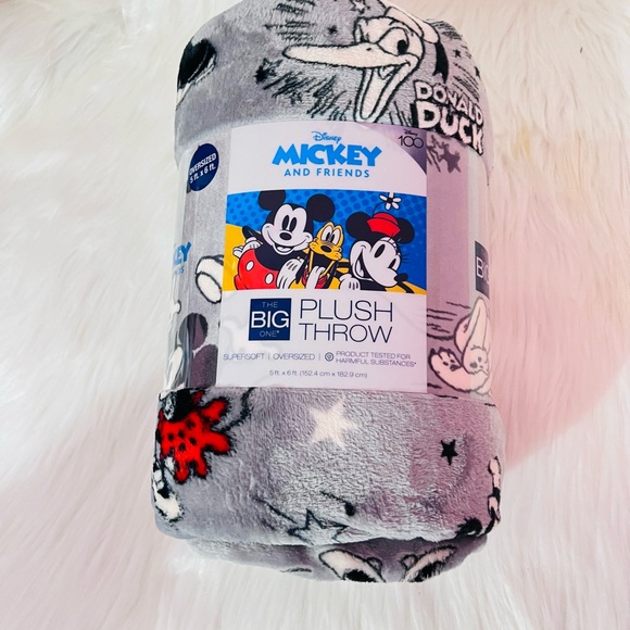 Mickey Pillows‎ and Throw Bundle - Picture 6 of 7